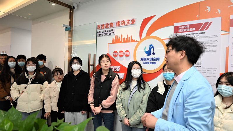 选择代运营服务商时，首先要关注其团队的实力。一个专业的团队应该具备以下特点：